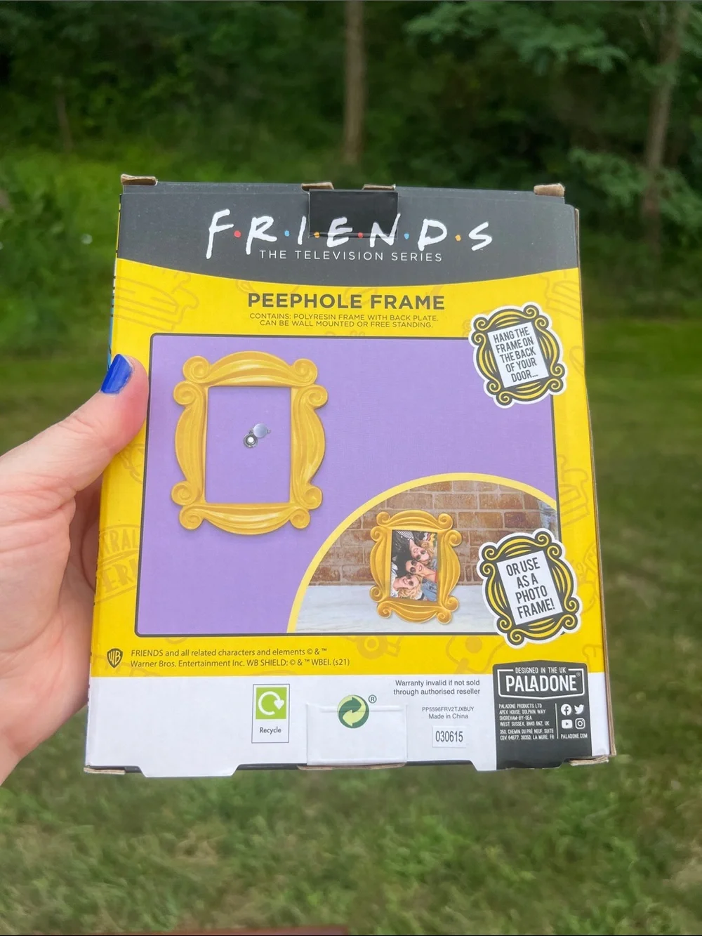 Vintage FRIENDS Peephole Picture Frame TV Show Prop Gift in Box Yellow Whimsical